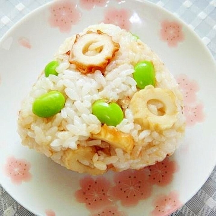 おかか竹輪と枝豆のおにぎり